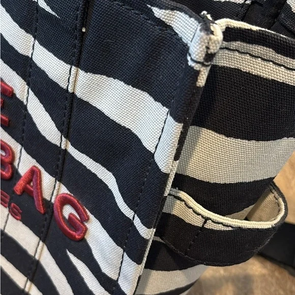 Marc Jacobs Black and White Tote Bag - Picture 3 of 7